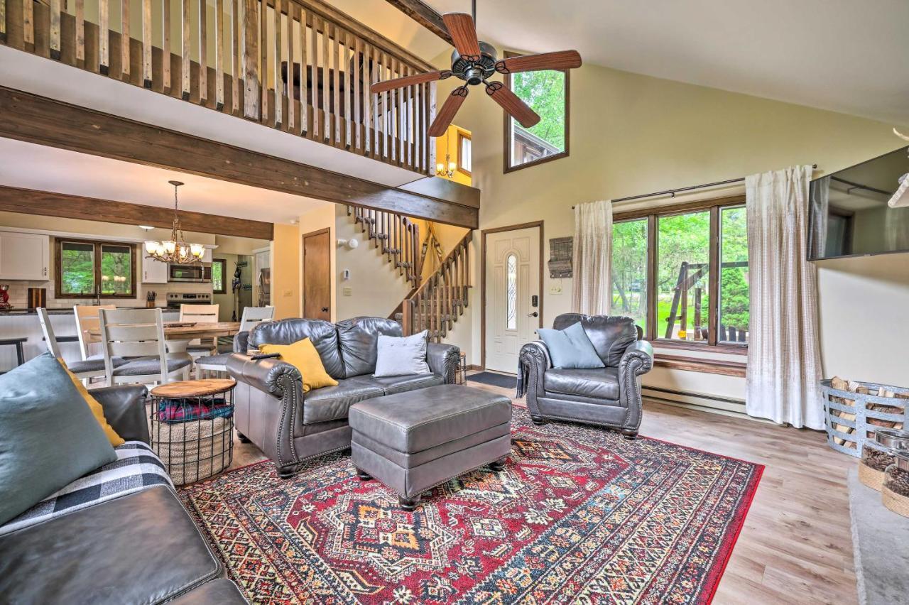 Holiday home Family-friendly Poconos Escape With Fire Pit!