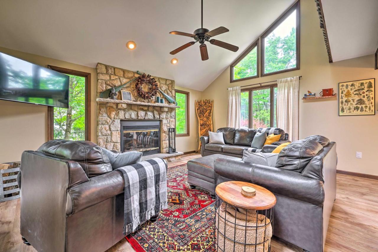 Holiday home Family-friendly Poconos Escape With Fire Pit! *