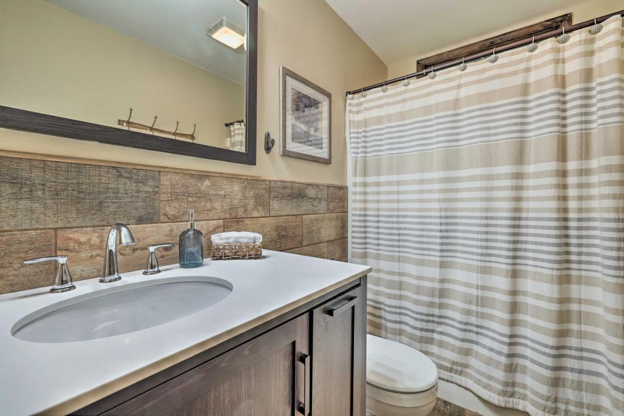 Family-friendly Poconos Escape With Fire Pit! Holiday home