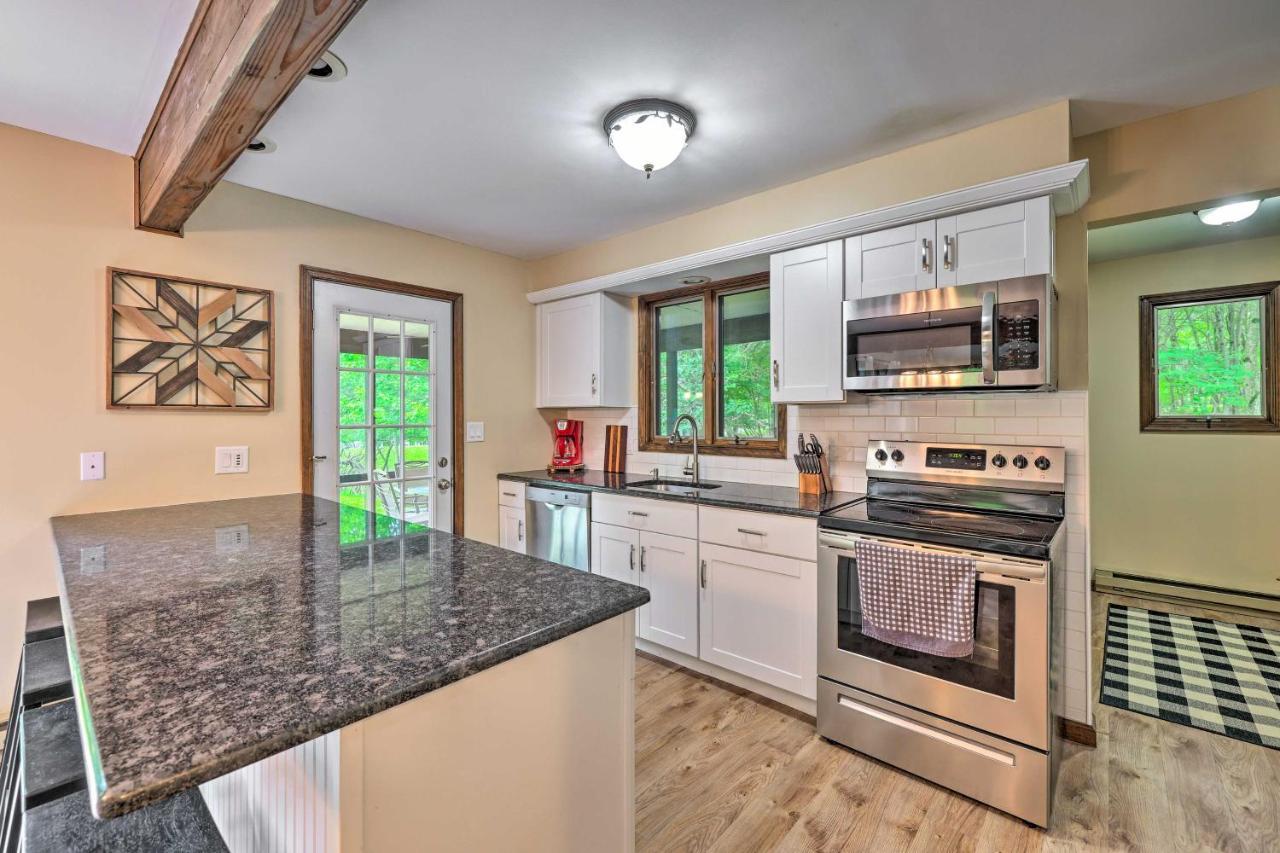 Holiday home Family-friendly Poconos Escape With Fire Pit!